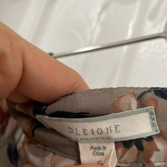 Pleoine tan and dark blue floral top size small with tie up front - Picture 3 of 4